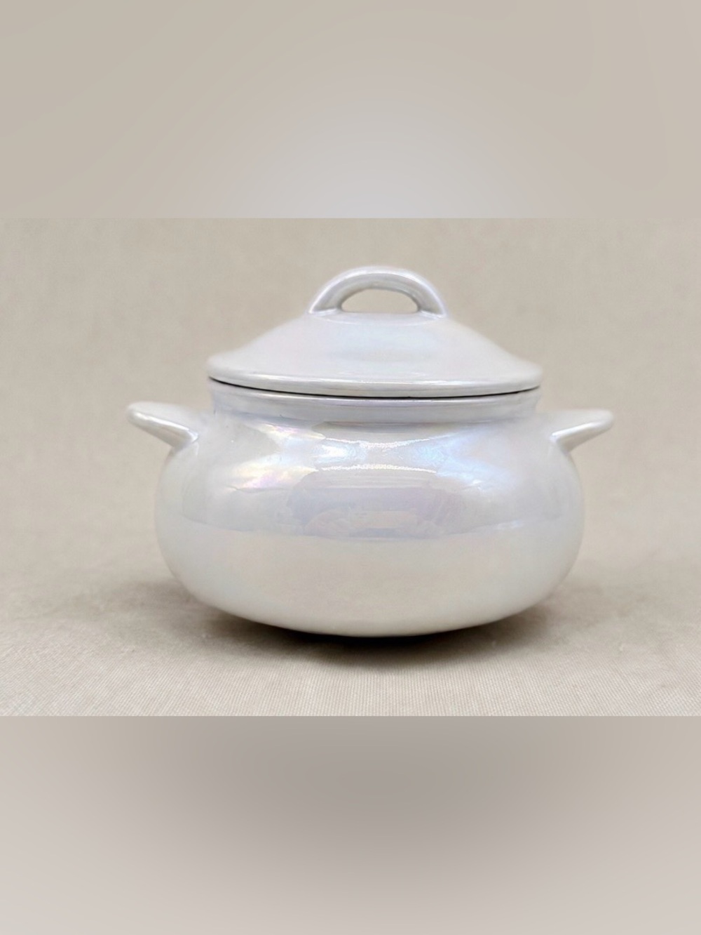 Opalescent Ceramic Covered cauldrons 16oz